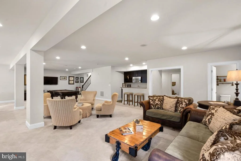 Photo of 17110 OLD VIC BOULEVARD