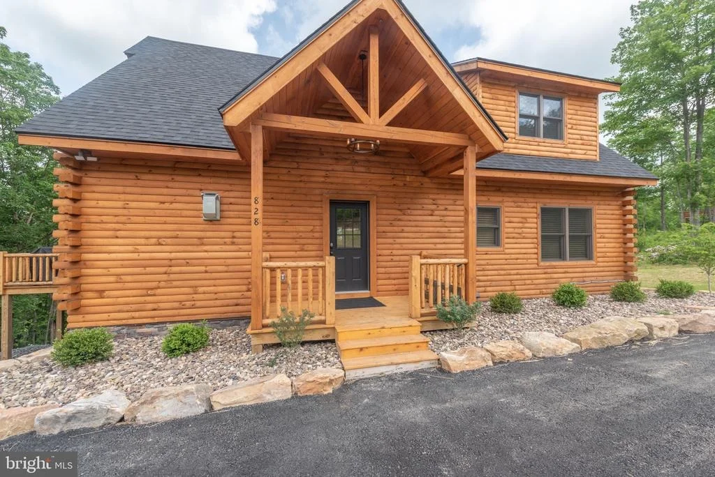 Photo of 828 N CAMP RD