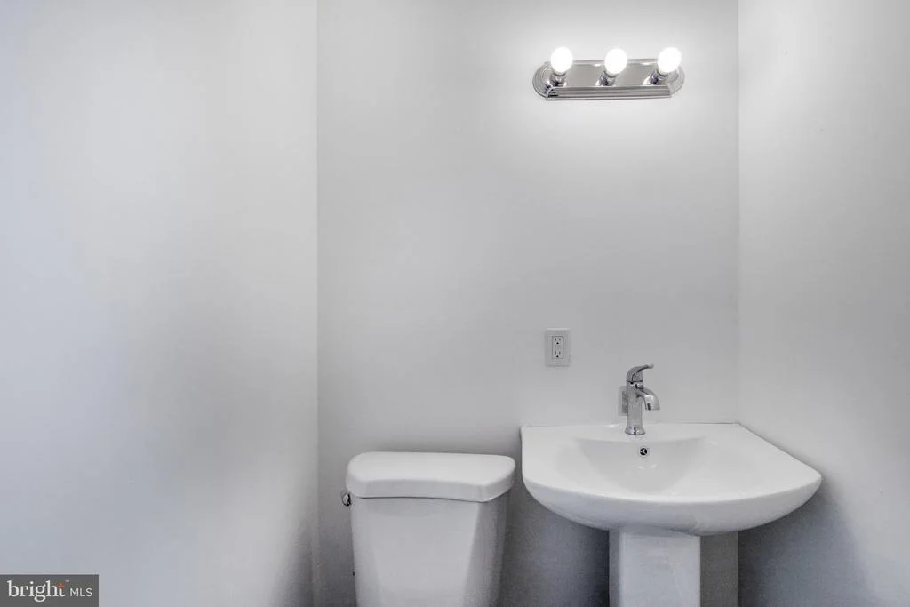 Photo of 5327 HAMLIN AVENUE