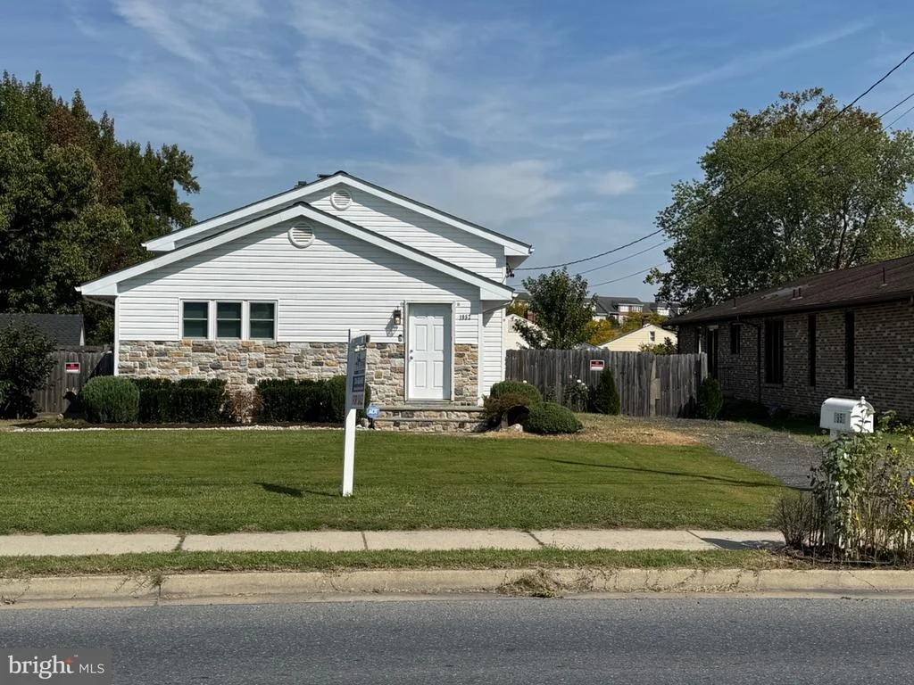 Photo of 1952 FOREST DRIVE