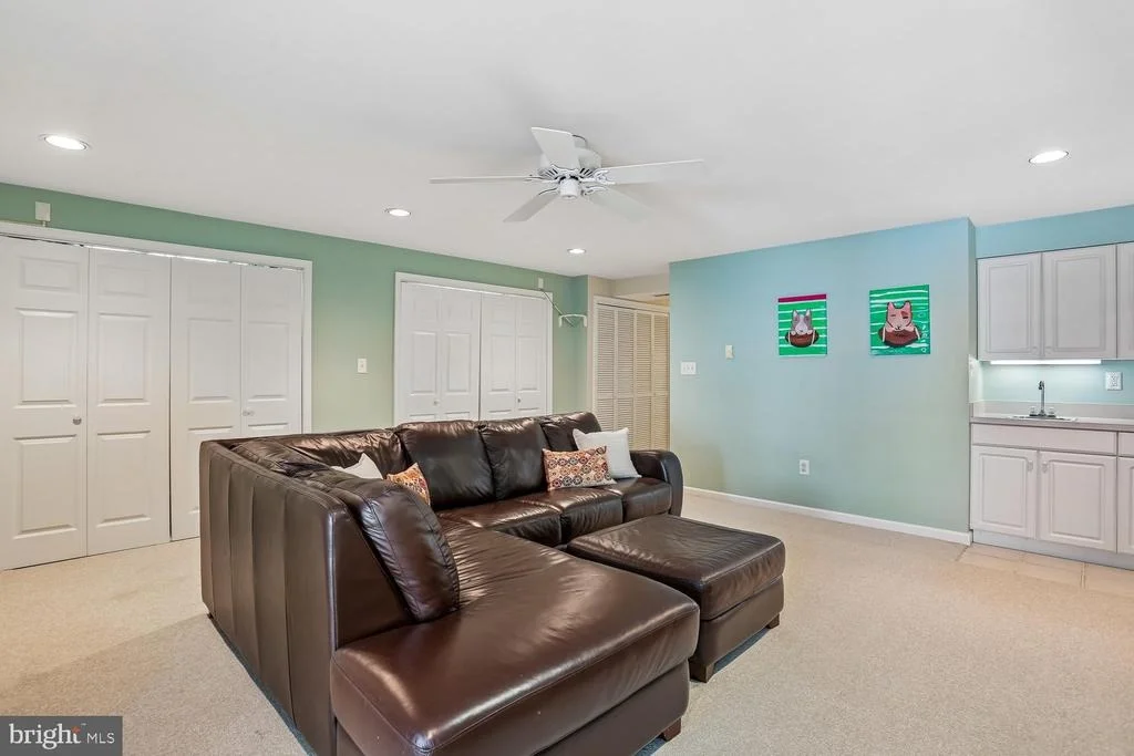 Photo of 465 TSCHIFFELY SQUARE ROAD