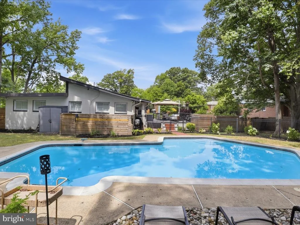 Photo of 6410 BUSHEY DRIVE