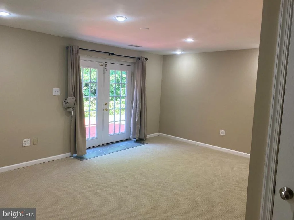 Photo of 5442 SIR DOUGLAS DRIVE