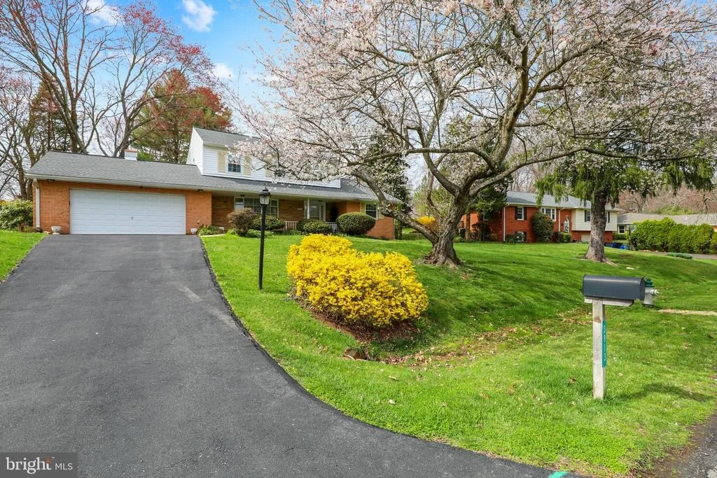 Photo of 3913 QUEEN MARY DRIVE