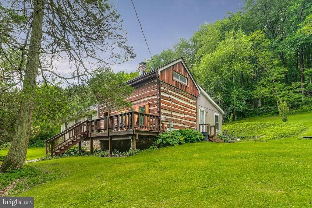 Photo of 828 WARREN ROAD