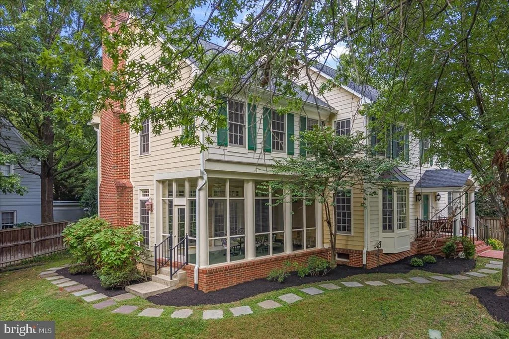 Photo of 6807 MEADOW LANE