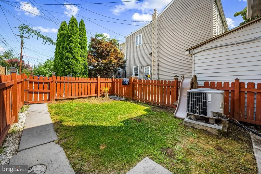 Photo of 806 DARBY STREET