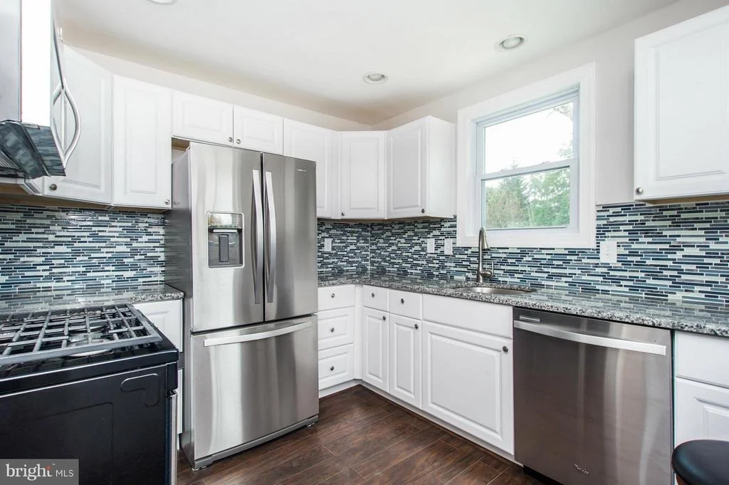 Photo of 9905 SUTHERLAND ROAD