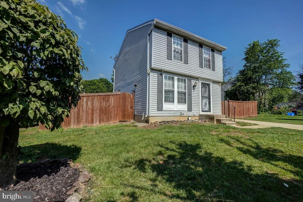 Photo of 8 TARFSIDE COURT