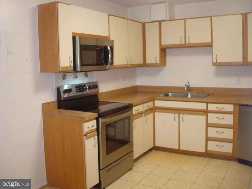 Photo of Unit 1503 at 15101 INTERLACHEN DRIVE