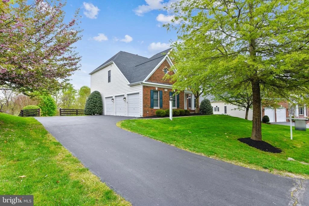 Photo of 24188 SPRING MEADOW CIRCLE