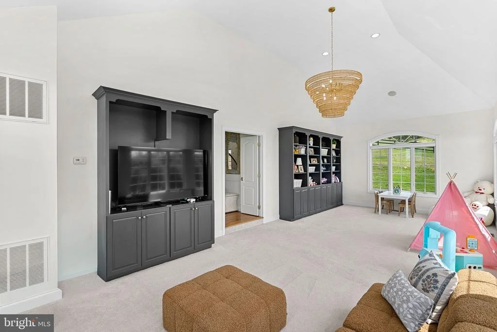 Photo of 15064 BARLOW DRIVE