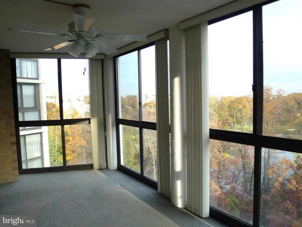 Photo of Unit 3923 at 15115 INTERLACHEN DRIVE