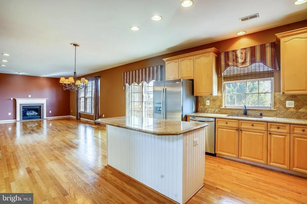 Photo of 2240 W GREENLEAF DRIVE