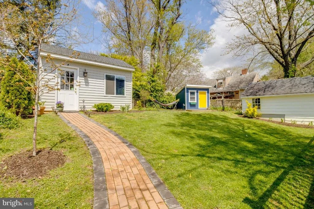 Photo of 903 ROBIN ROAD