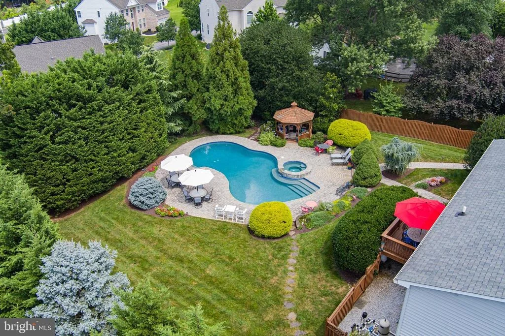 Photo of 8668 FELSVIEW DRIVE