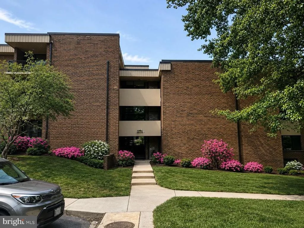 Photo of Unit 202 at 2004 COLERIDGE DRIVE