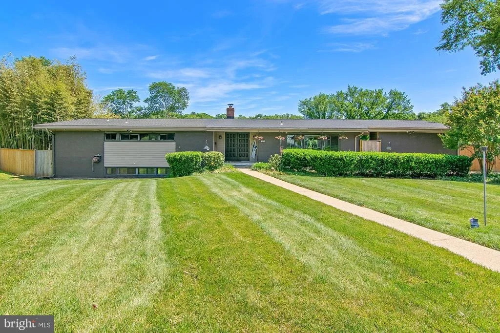 Photo of 6105 IVYMOUNT ROAD