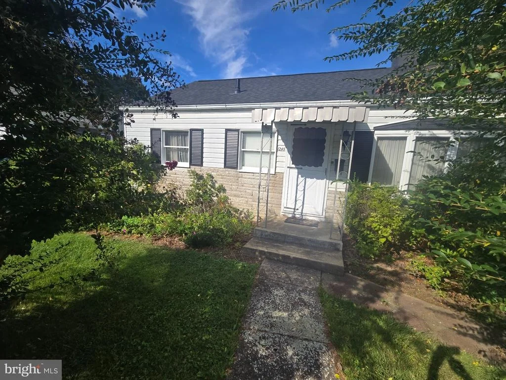 Photo of 1245 CRESCENT ROAD
