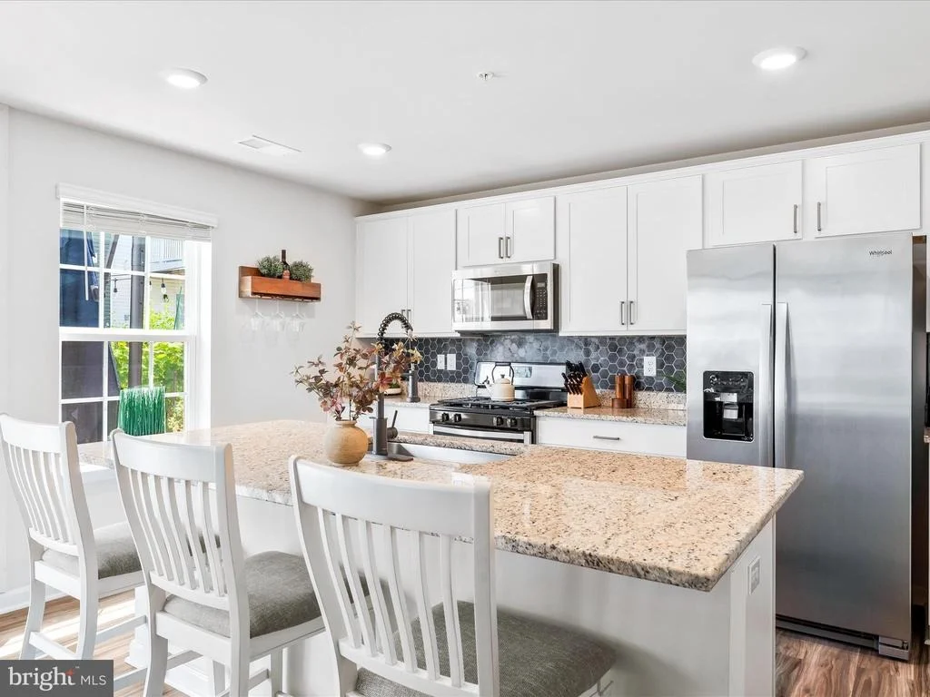 Photo of 2051 POMONA WAY