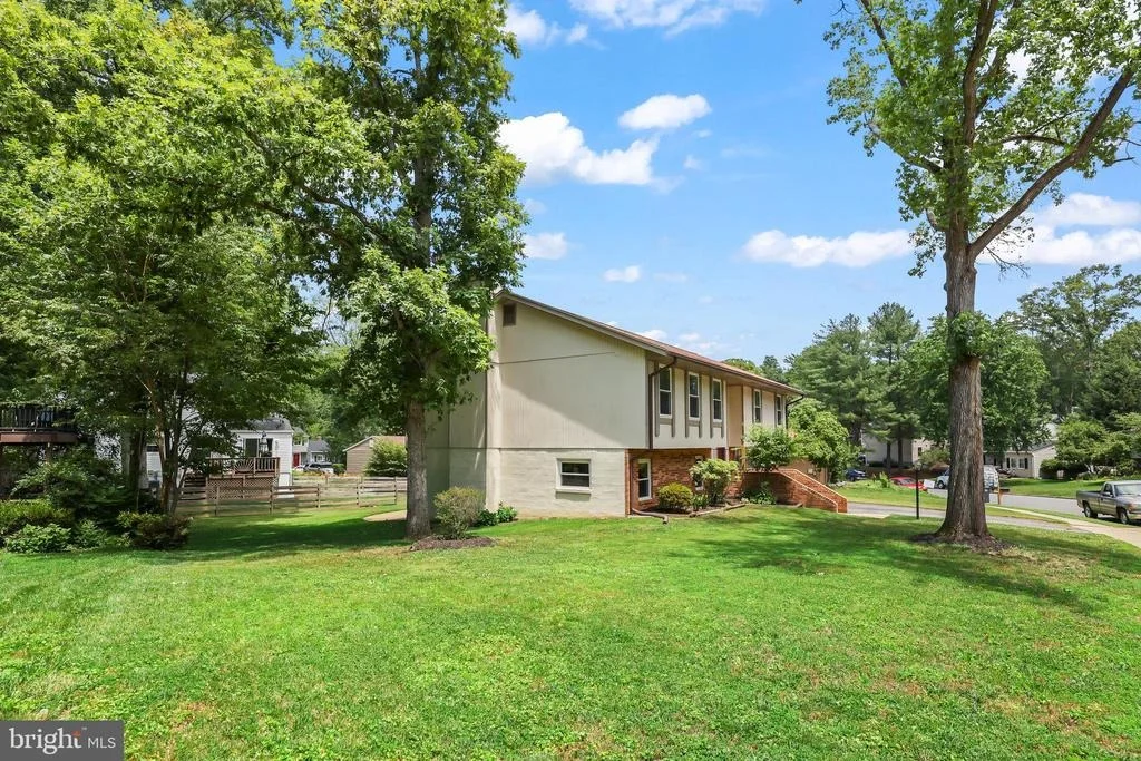 Photo of 16008 FAIRWAY DRIVE