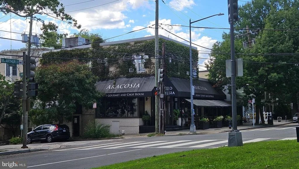 Photo of 4462 MACARTHUR BOULEVARD NW