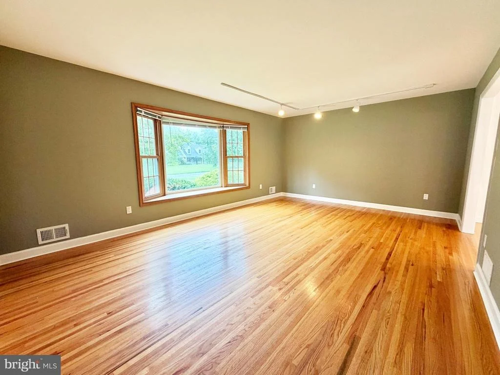 Photo of 8 EVANS DRIVE