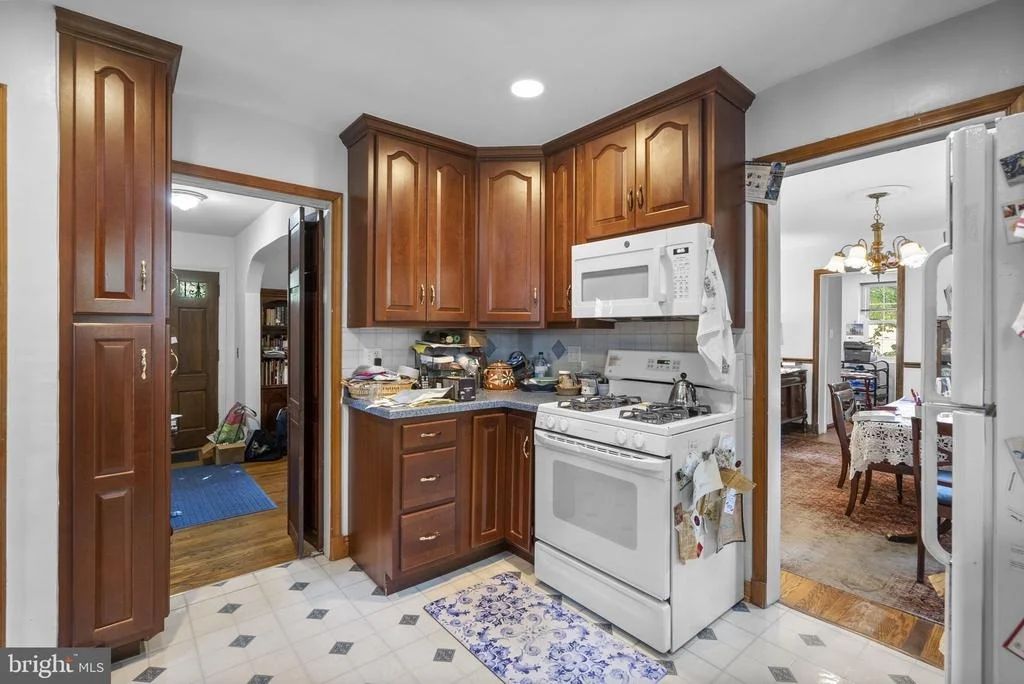Photo of 8911 BRADFORD ROAD