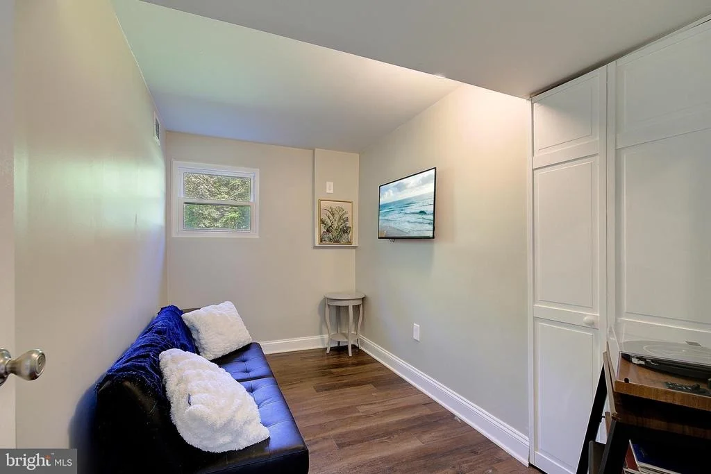 Photo of 2190 HALLMARK COURT