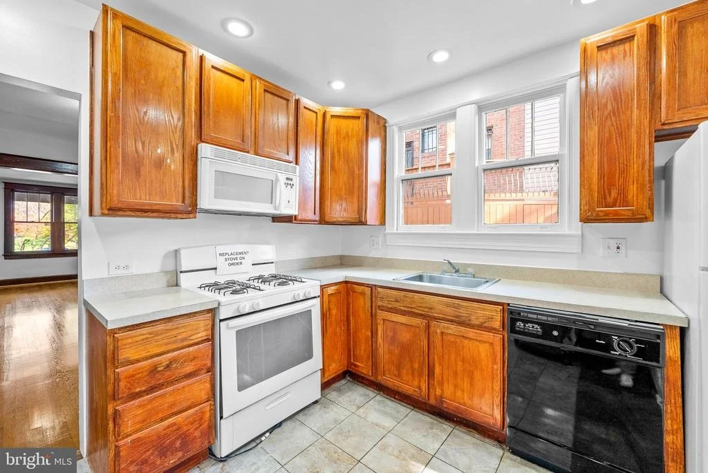 Photo of 232 TUCKERMAN STREET NW