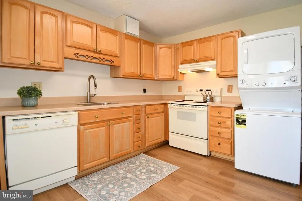 Photo of Unit 1526 at 15101 INTERLACHEN DRIVE