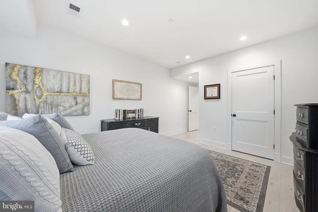 Photo of 1422 HOWARD ROAD