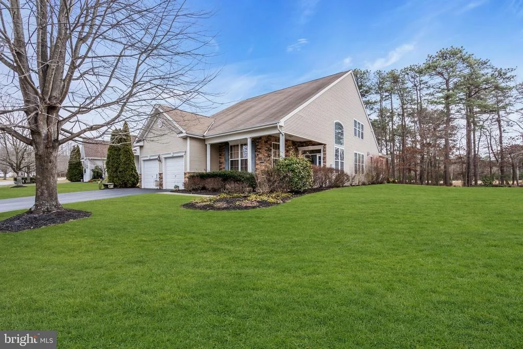 Photo of 121 GOLF VIEW DRIVE