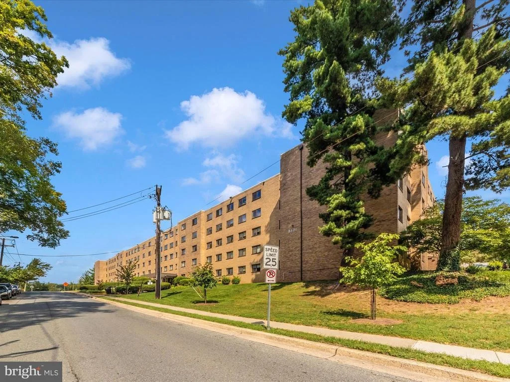 Photo of Unit 417 at 8601 MANCHESTER ROAD