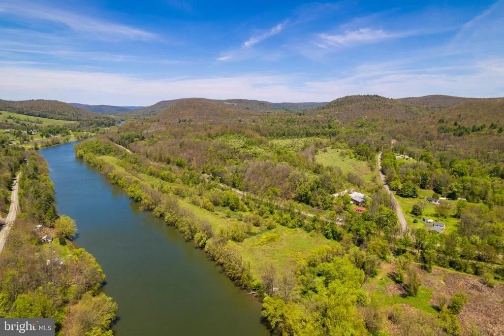 Photo of 007 STATE LINE ROAD