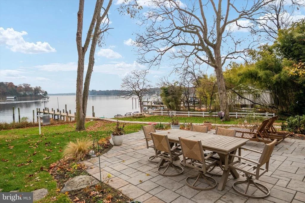 Photo of 394 NORTH DRIVE