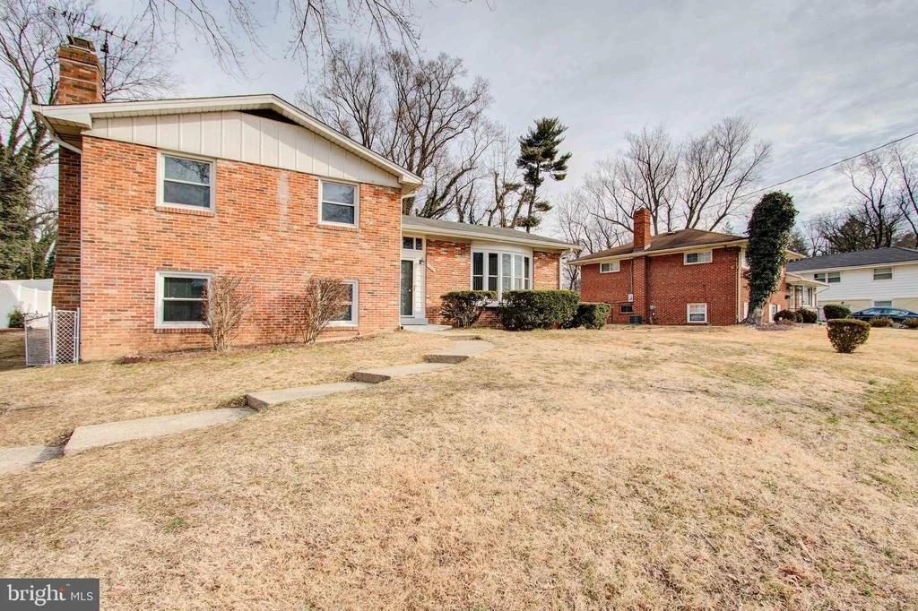 Photo of 606 BURNT MILLS AVENUE