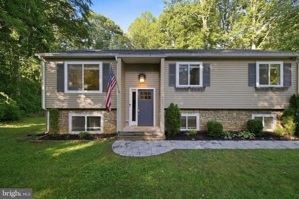 Photo of 7371 CROWN LANE