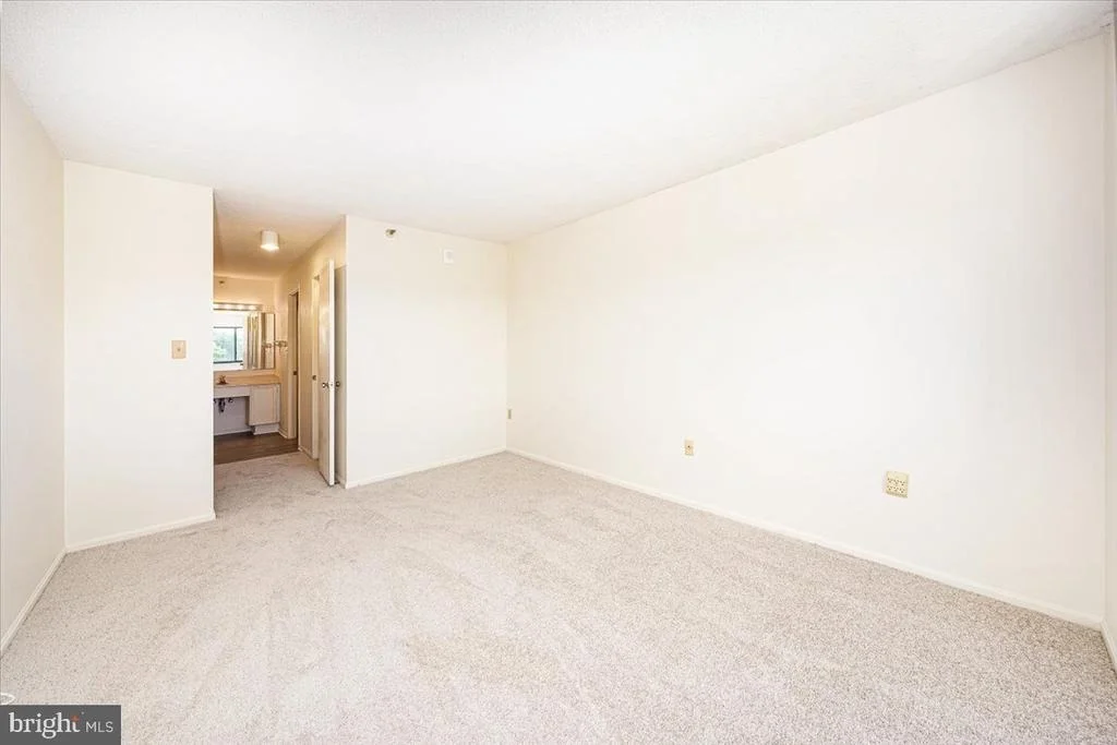 Photo of Unit 1807 at 15101 INTERLACHEN DRIVE