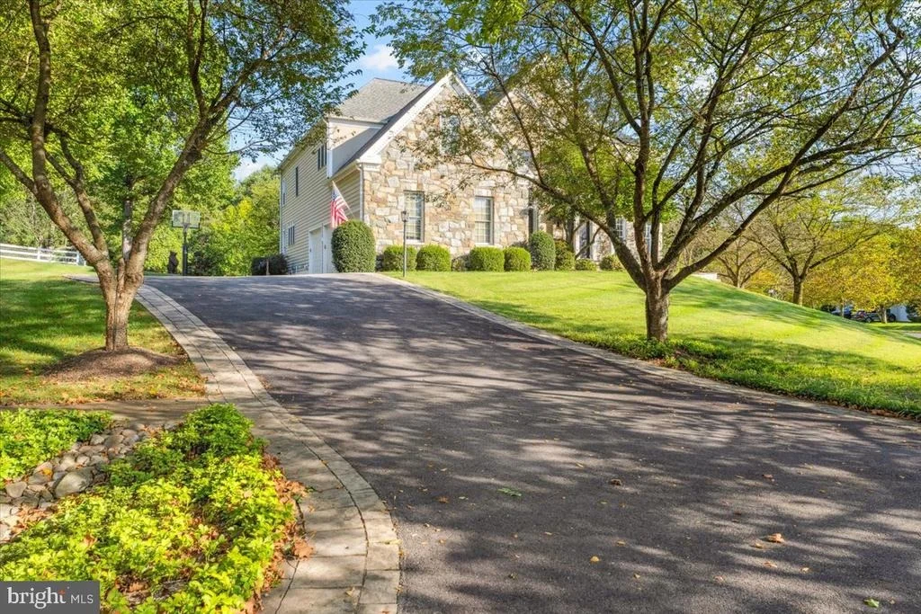 Photo of 12827 DOE LANE