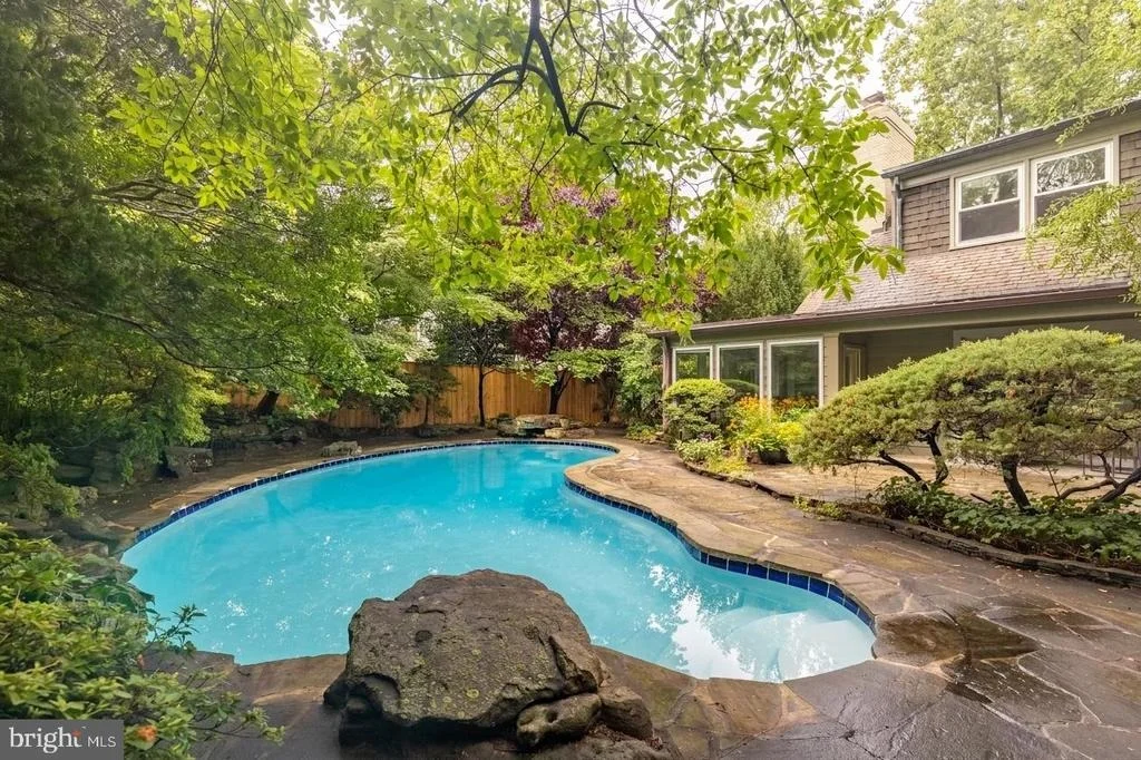 Photo of 5810 OVERLEA ROAD