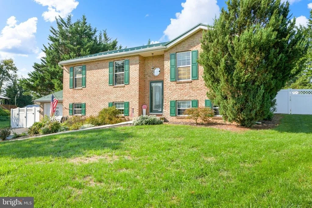 Photo of 16902 READING DRIVE