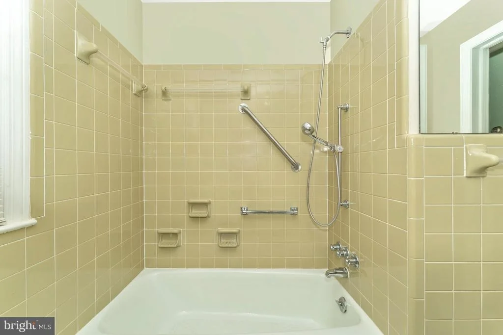 Photo of 406 LEE PLACE