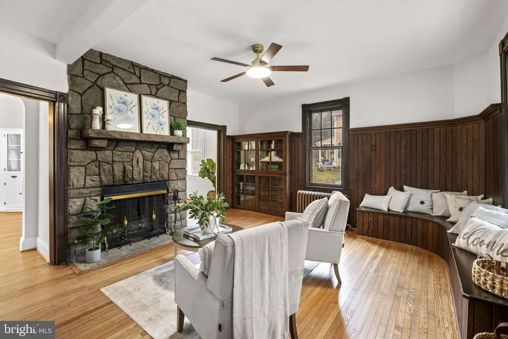 Photo of 702 DEEPDENE ROAD