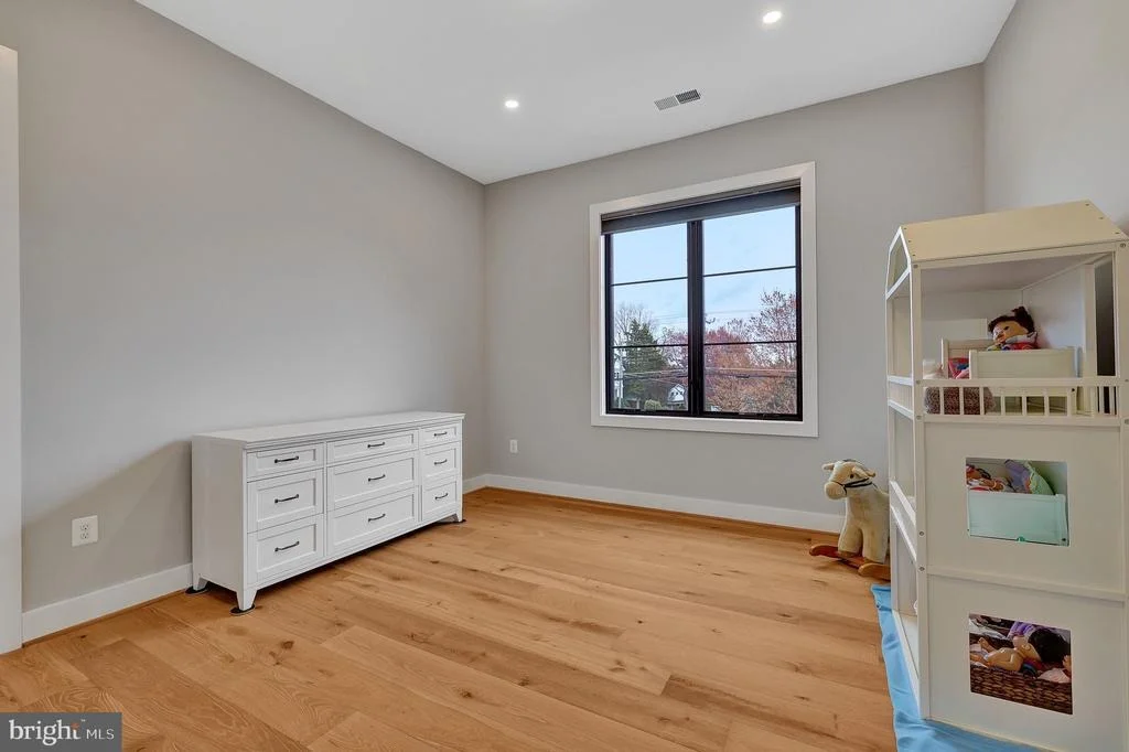 Photo of 1100 BALLS HILL ROAD