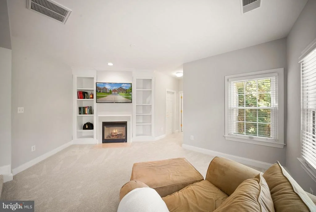 Photo of 43916 RIVERPOINT DRIVE