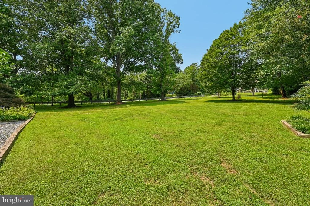 Photo of 20925 CLARKSBURG ROAD