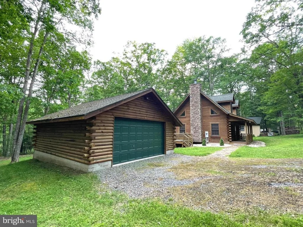Photo of 185 HIDDEN VALLEY LANE