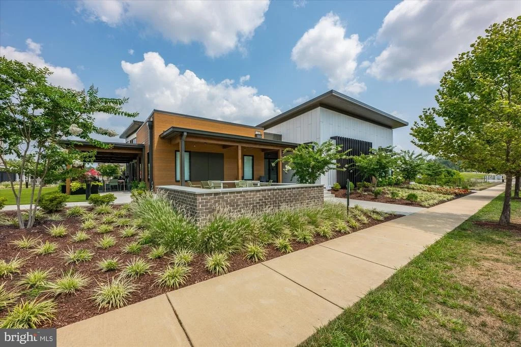 Photo of 43556 CENTERGATE DRIVE
