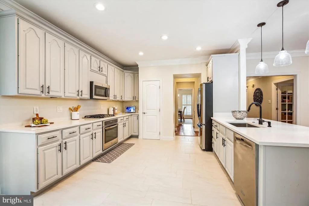 Photo of 302 TSCHIFFELY SQUARE ROAD